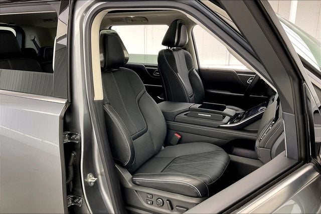 2025 INFINITI QX80 SENSORY 8 PASSENGER