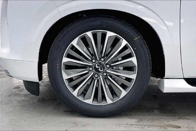 2027 INFINITI QX80 LUXE InStock